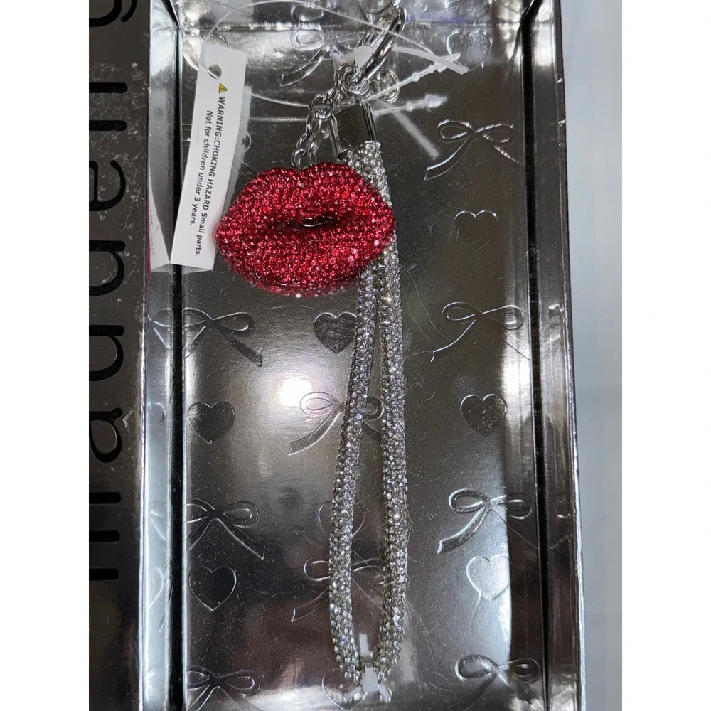 Madden Girl Black Nylon Sling Bag and Rhinestone Lip Charm 2 Piece‎ Gift Set NEW